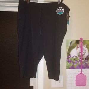 NWT - Lee black active performance capri - 20W